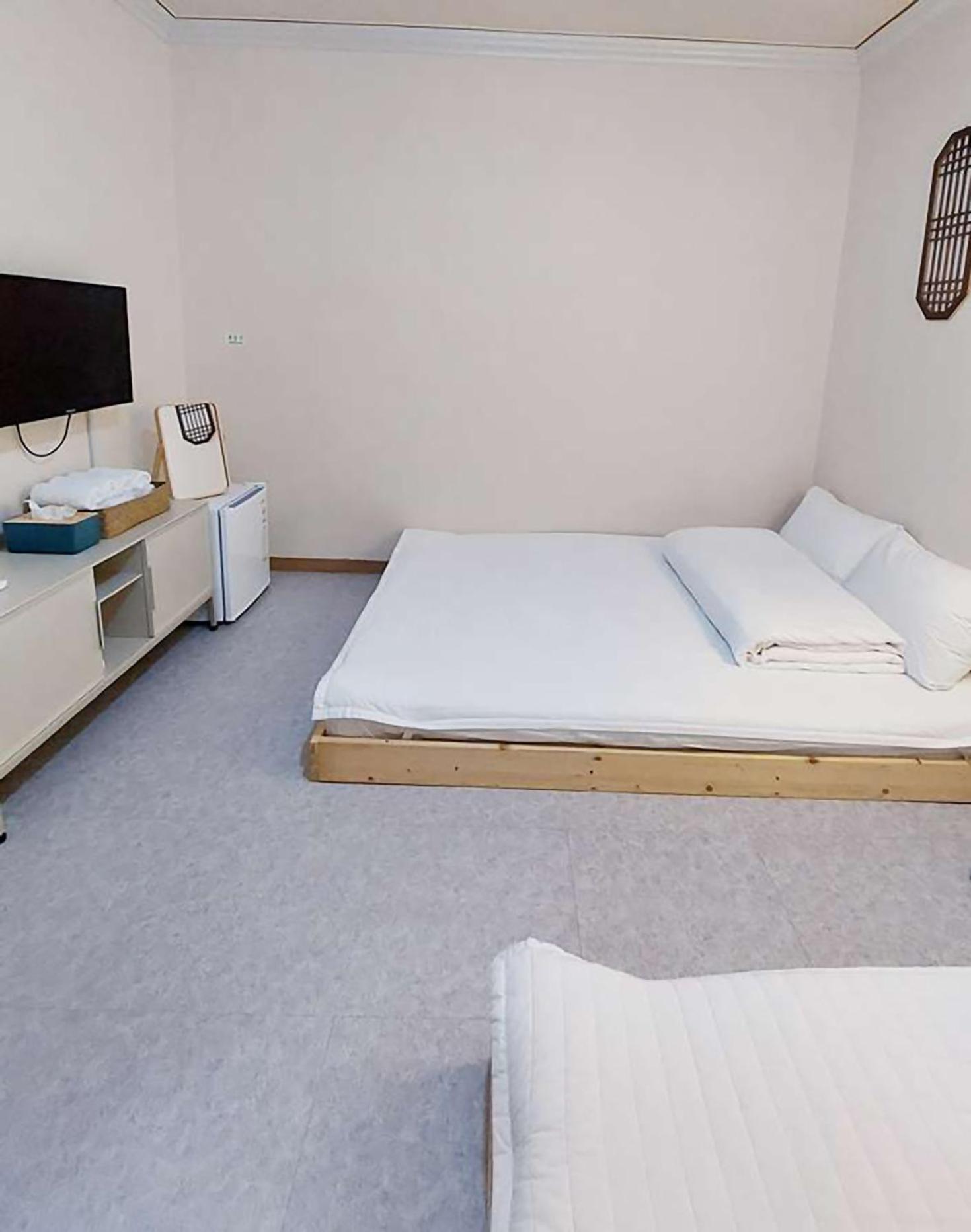 Blau Guesthouse Kjongdzsu Kültér fotó
